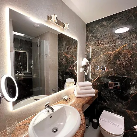 Papuga Park Wellness Marrakesz & Hotel